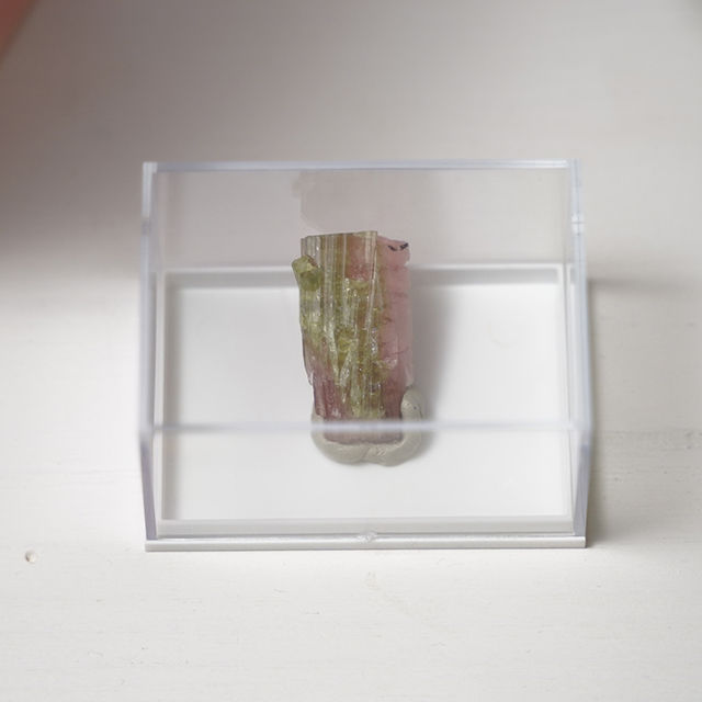 Cristal Turmalina Verde, turmalin Roz, minerale colectie. Turmalin verde brut. Turmalin roz brut