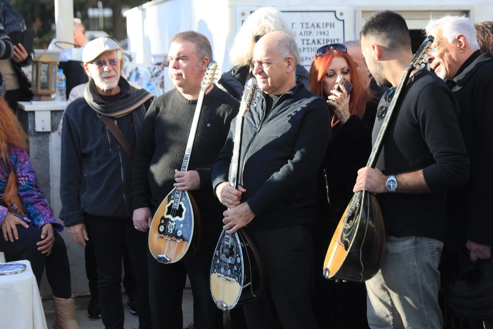 Θλίψη στην κηδεία της Καίτη Γκρέυ, πλήθος κόσμου αποχαιρέτησε τη μεγάλη ερμηνεύτρια