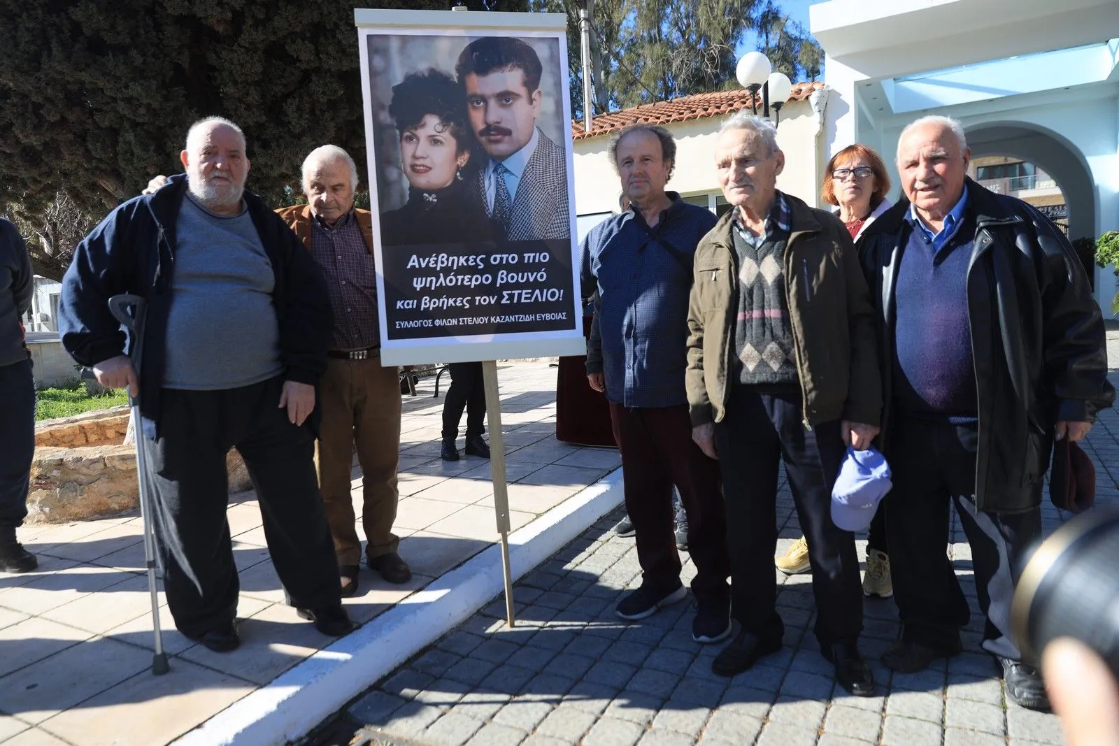 Θλίψη στην κηδεία της Καίτη Γκρέυ, πλήθος κόσμου αποχαιρέτησε τη μεγάλη ερμηνεύτρια