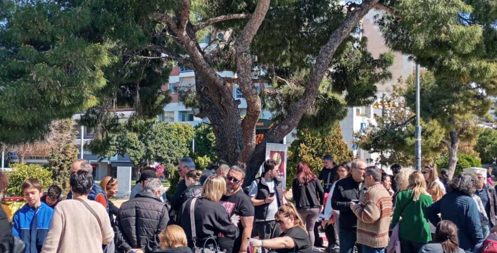 Πλήθος κόσμου στη γιορτή Υιοθεσίας Αδέσποτων στην Πλατεία της Νέας Σμύρνης