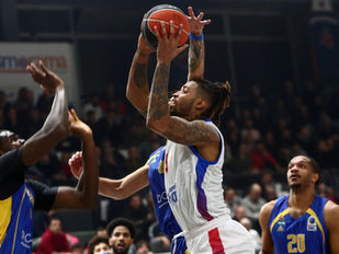 Μπάσκετ: «Ίδρωσε» αλλά νίκησε ο Πανιώνιος στην Γλυφάδα με 86-80