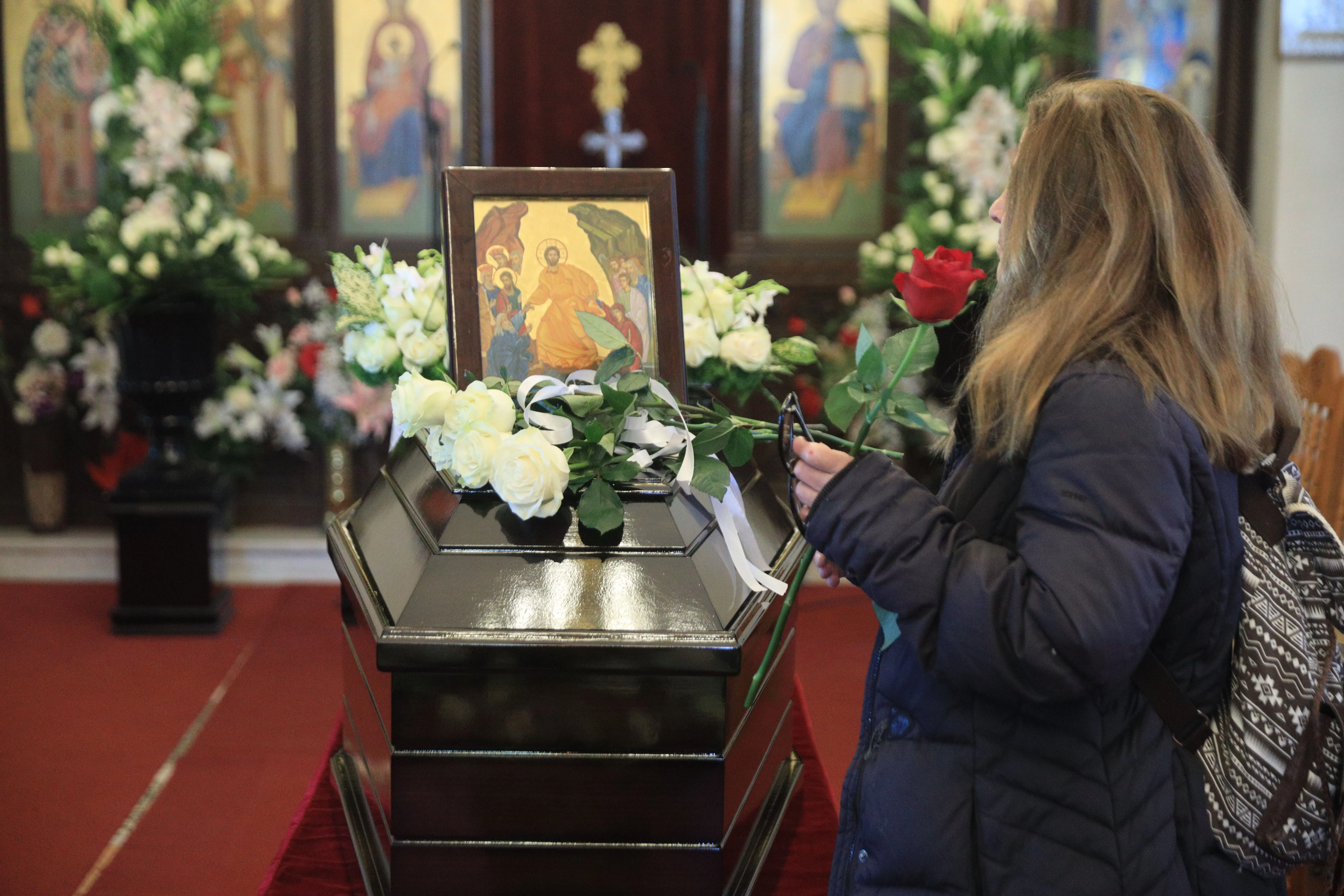 Θλίψη στην κηδεία της Καίτη Γκρέυ, πλήθος κόσμου αποχαιρέτησε τη μεγάλη ερμηνεύτρια