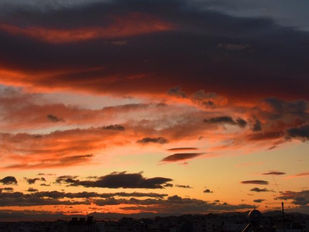 Το 2024 μας αποχαιρετά με καταπληκτικά ηλιοβασιλέματα από την Νέα Σμύρνη!