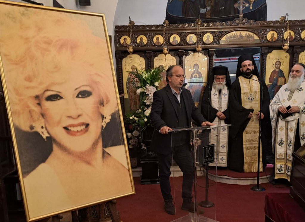 Θλίψη στην κηδεία της Καίτη Γκρέυ, πλήθος κόσμου αποχαιρέτησε τη μεγάλη ερμηνεύτρια