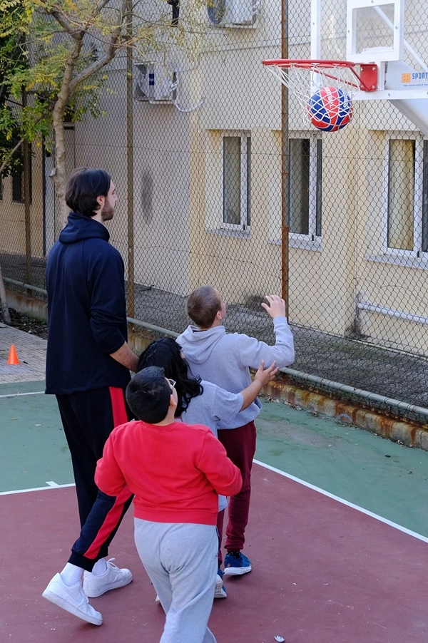 Επίσκεψη του Πανιωνίου στη Μονάδα Προστασίας Παιδιού «Άγιος Ανδρέας» στον Άλιμο