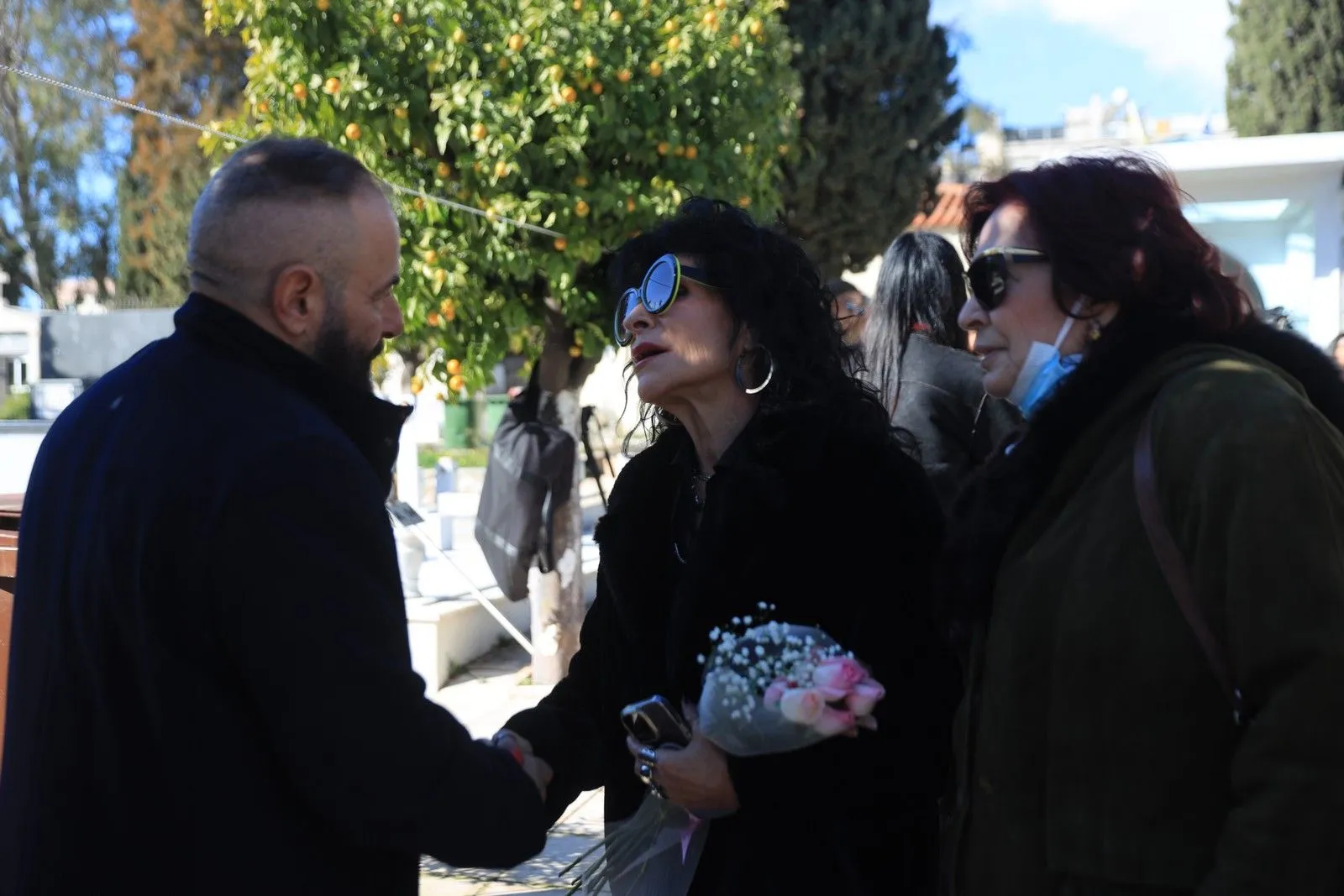Θλίψη στην κηδεία της Καίτη Γκρέυ, πλήθος κόσμου αποχαιρέτησε τη μεγάλη ερμηνεύτρια