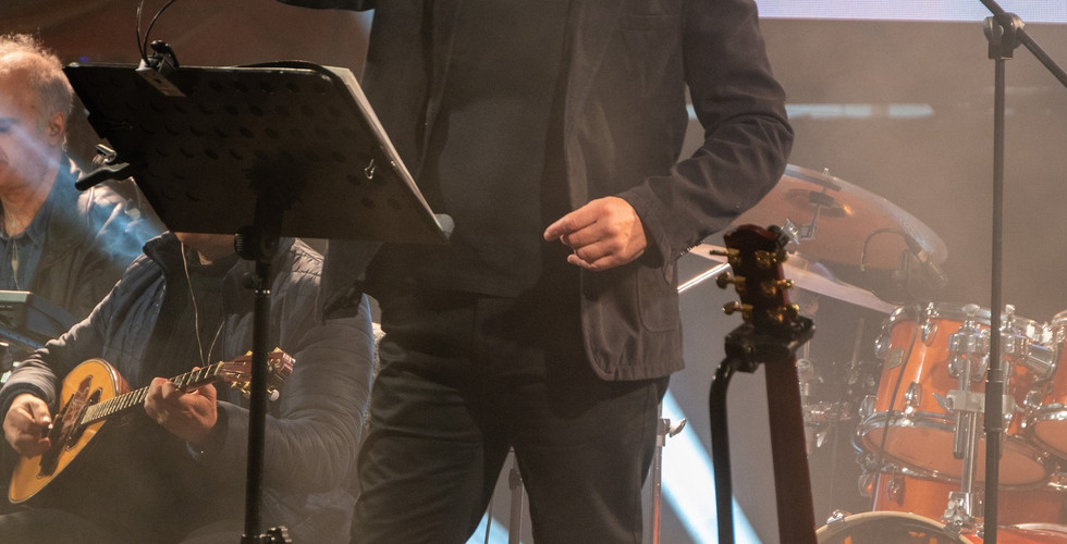 Μελωδικό ταξίδι «Στου Μάη τα μονοπάτια» με τον Παύλο Καρποδίνη