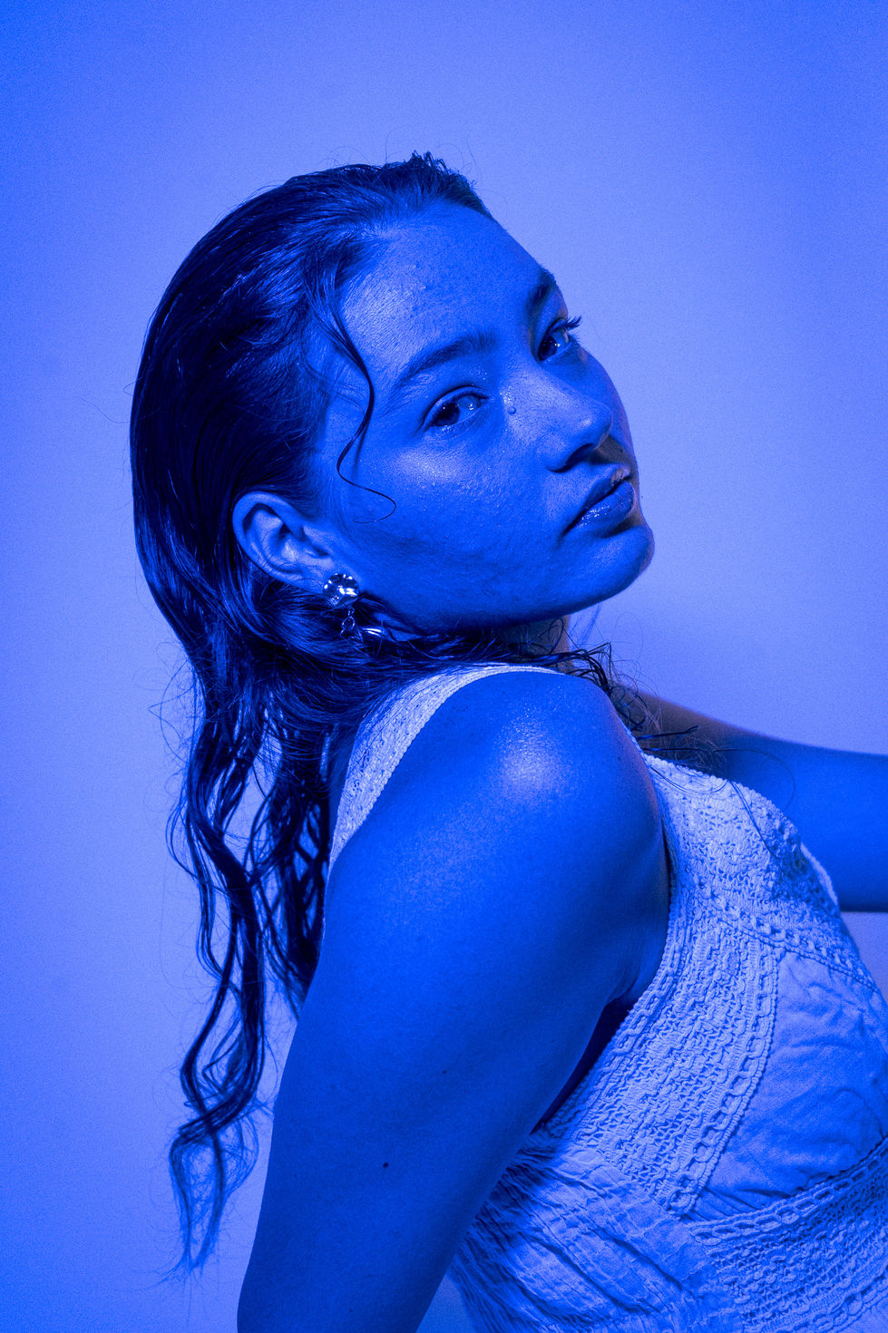 photo bleue d'une femme