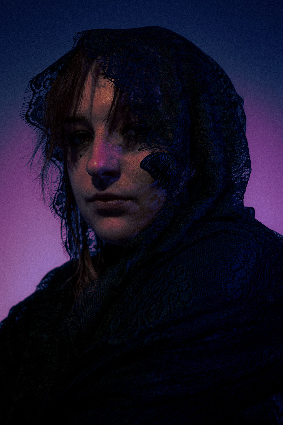 photo violette d'une femme
