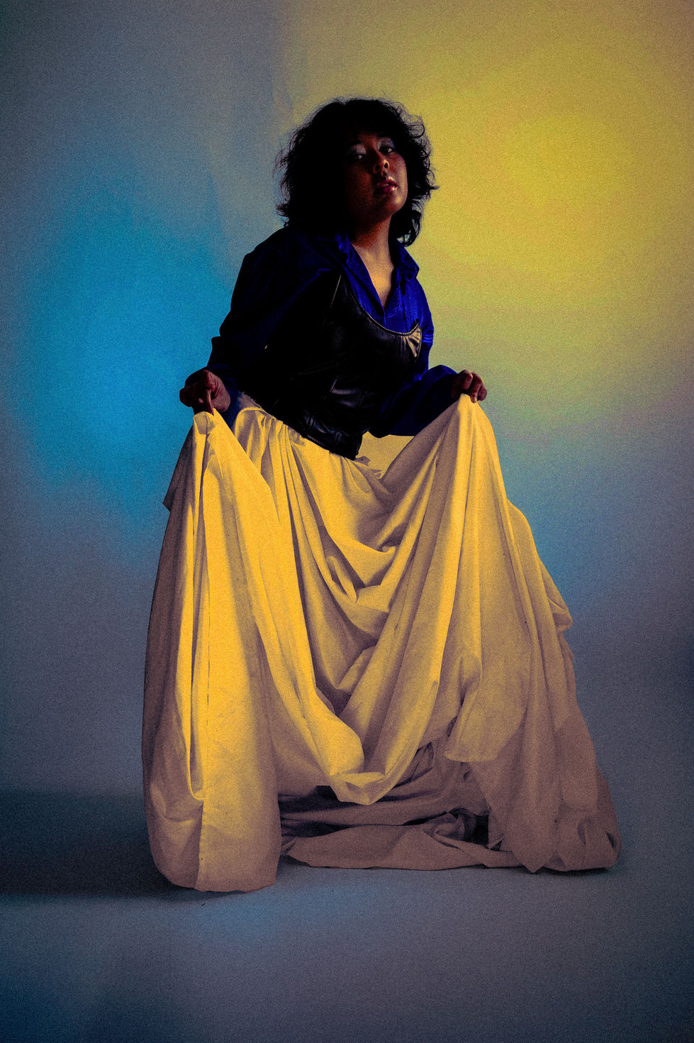 photo jaune et bleue d'une femme