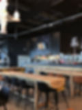 De grandes tables pour accueillir