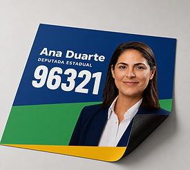 Lona sem acabamentos para campanha eleitoral com arte de candidata fictícia, mockup de estúdio
