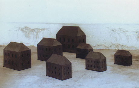 Senza titolo, 2002, cartone metallo, misure varie