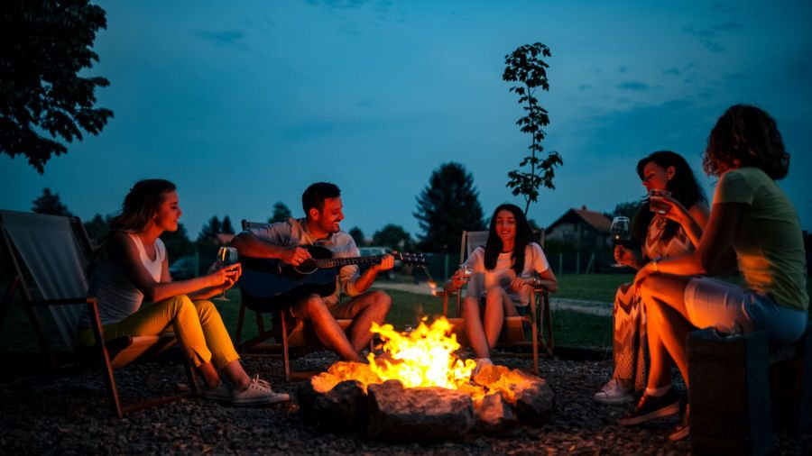 people-singing-around-a-campfire-900x506.jpeg