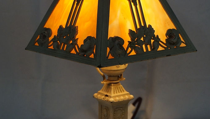 1920s Table Lamp With 4 Panel Slag Glass Shade