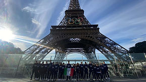 Foto di squadra "Sotto la Torre Eiffel"
