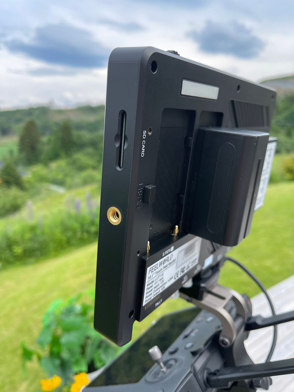 Thumbnail: FeelWorld LUT11 HDMI 2000nits Monitor