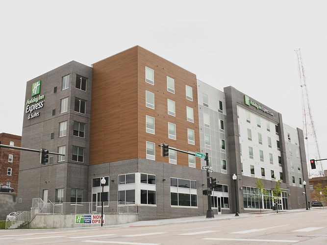 holiday-inn-express-and-suites-omaha-650