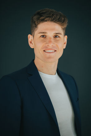 Ritratto aziendale professionale con utilizzo di set fotografico e luci professionali