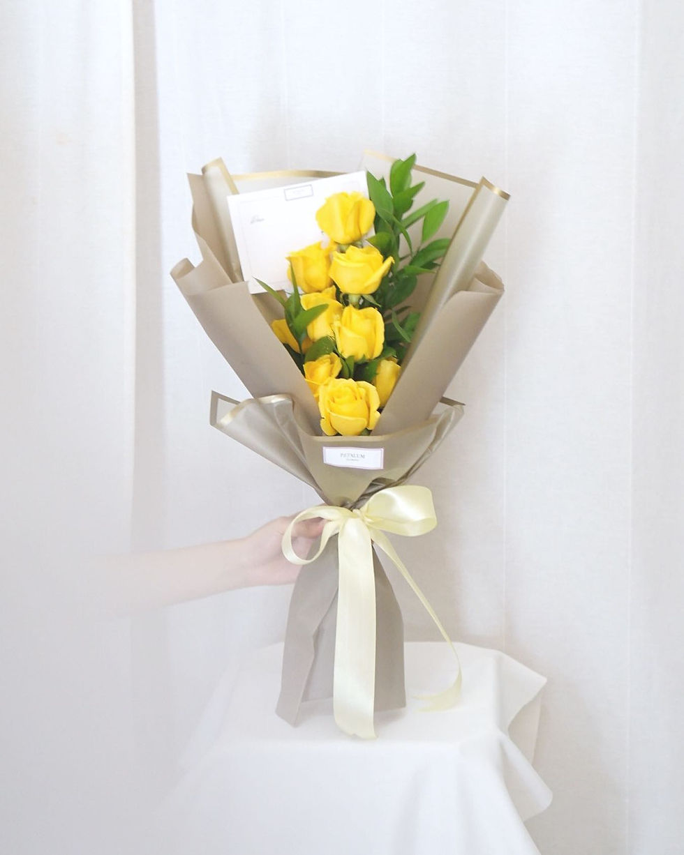 Thumbnail: All Rose Small Bouquet