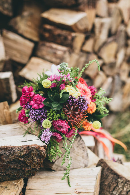 HOW TO DIY YOUR WEDDING FLOWERS