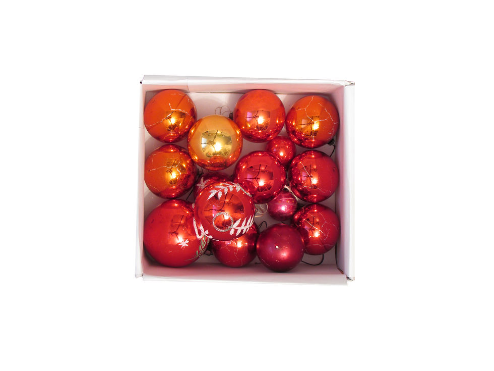 Punaiset laipallot, antiikkia. Joulukuusen lasipallot