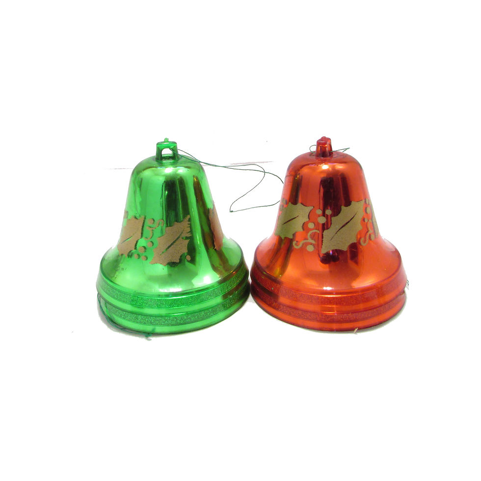 Vanhat joulukellot vihreä ja punainen. Kelloa kiertää kullanväriset lehdet.