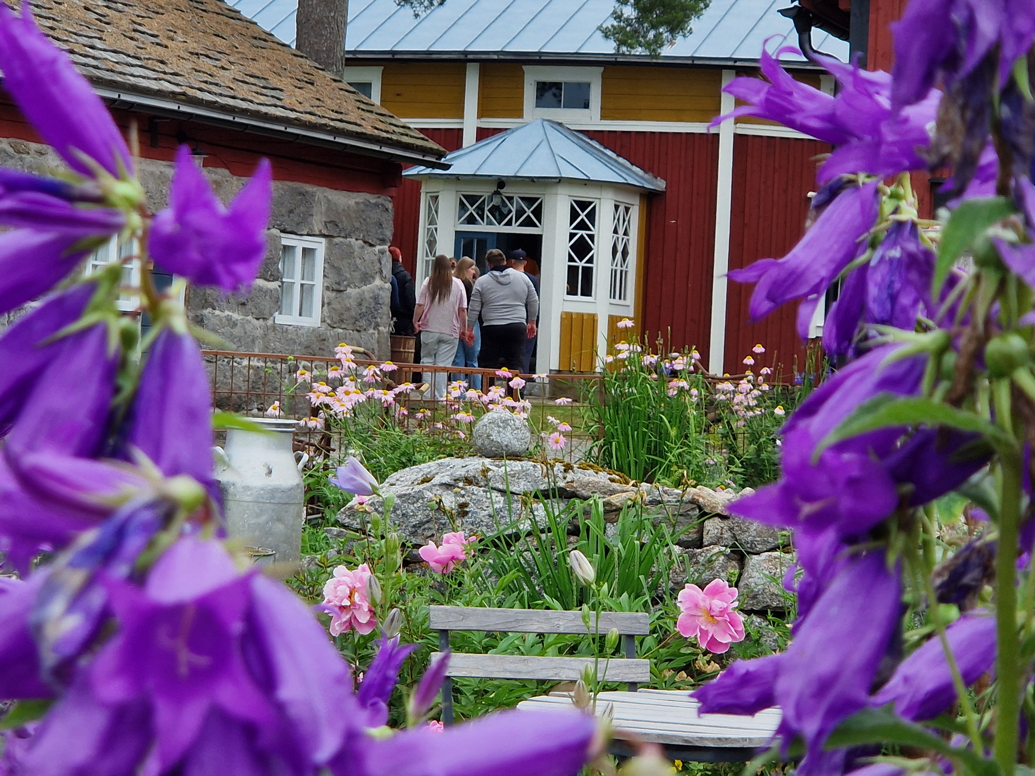 Syysretki Tonttukylään - nostalgiaa ja yhdessäoloa pimeneviin iltoihin