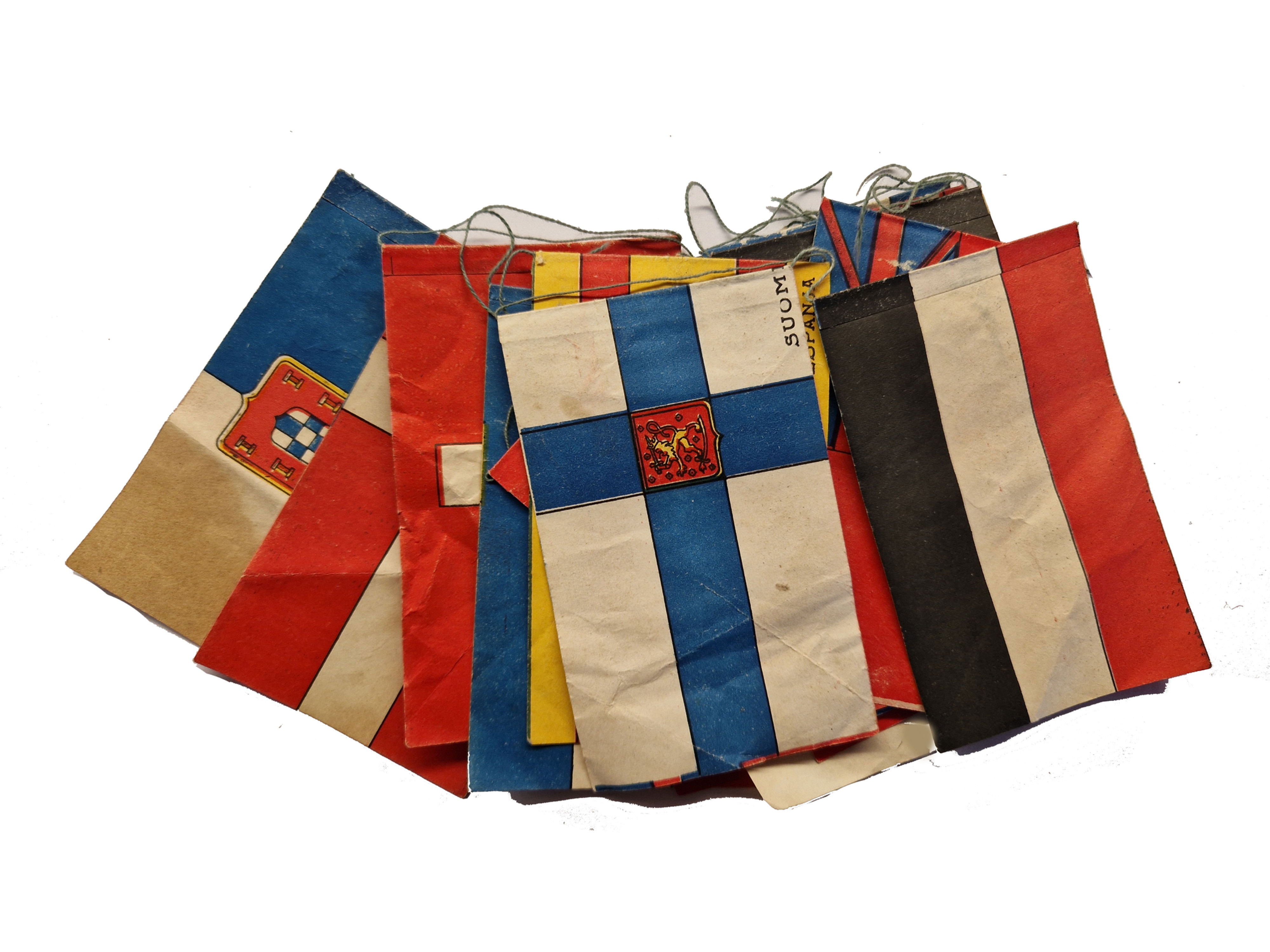 Harvinainen antiikkilippunauha 18 maata, Suomen vaakunalippu