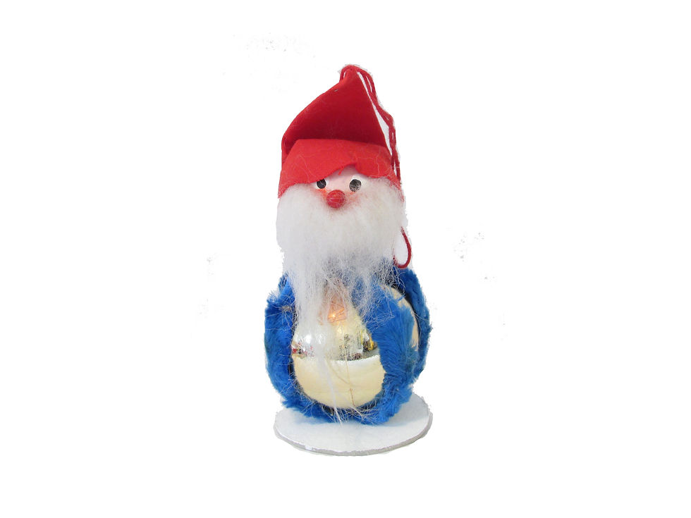 Vanha joulutonttu ja kuusenpallo. K.A.Weiste tehtaan joulutonttu