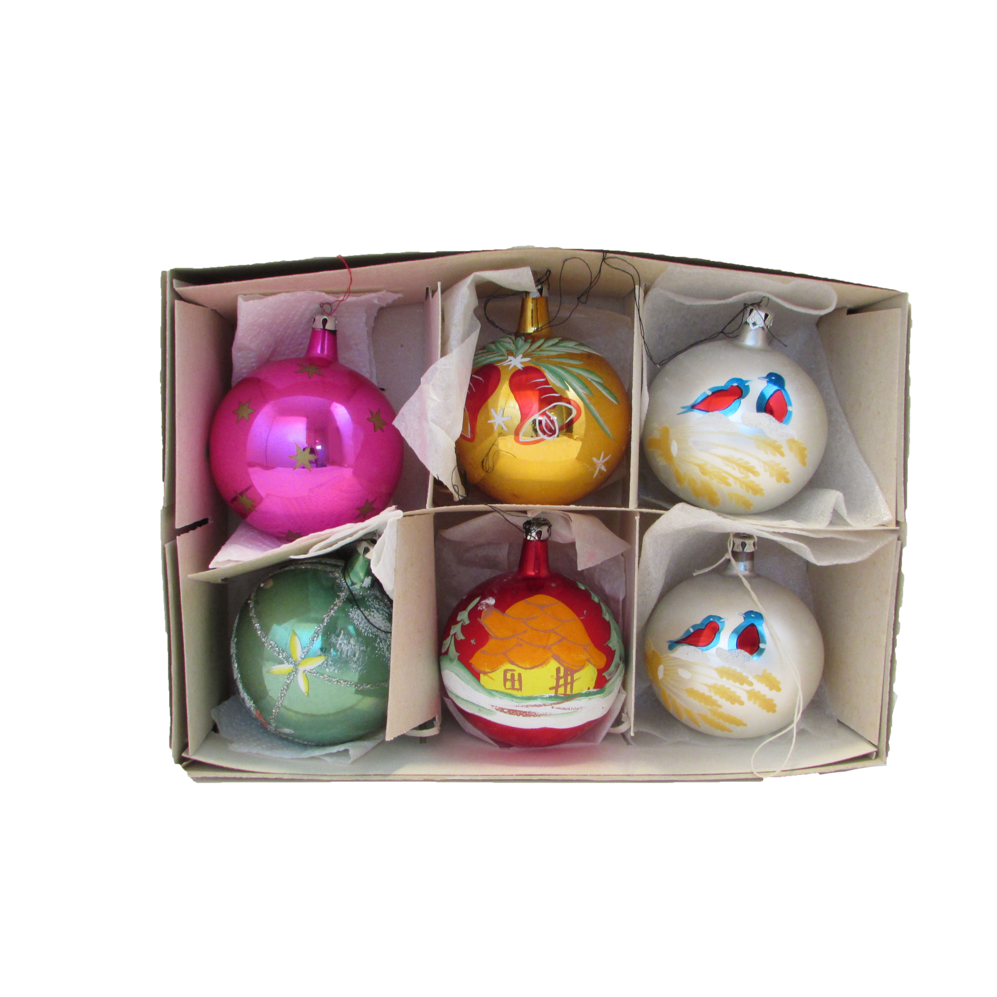 Antiikkia. Isot joulupallot käsinmaalatut linnut ja talvimaisema.