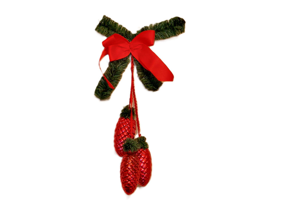 Mummolan vanha joulukoriste, punaiset kävyt, havut ja rusetti riipus. K.A.Weiste tuote