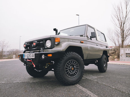 LAND CRUISER 70