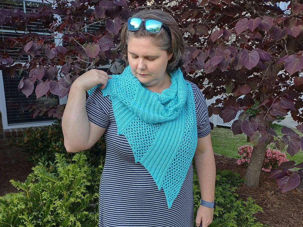 Crochet pattern of triangular asymmetrical shawl Bolt