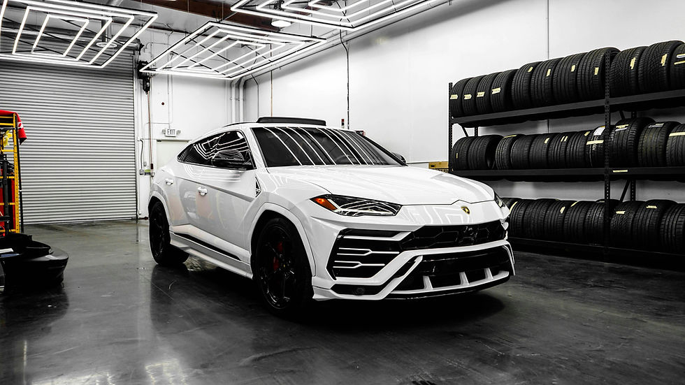 free-photo-of-white-lamborghini-urus.jpeg