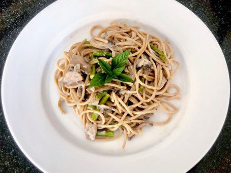 Pasta con espárragos y champiñones