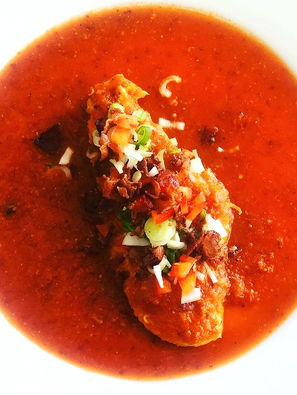 Pollo en salsa de vino blanco y tocino