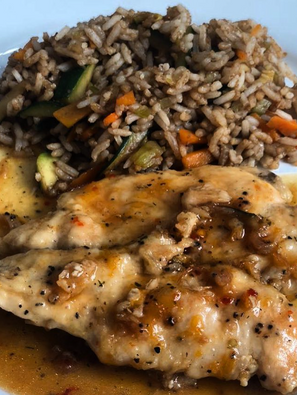 Pollo chabacano y arroz oriental