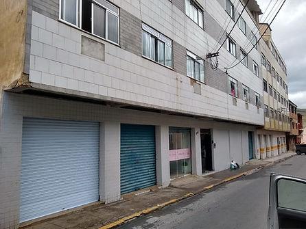 Apartamento no Edifício Cleber Paiva Guimarães localizado à Rua Teixeira de Andrade, Centro, Barra do Piraí-RJ.