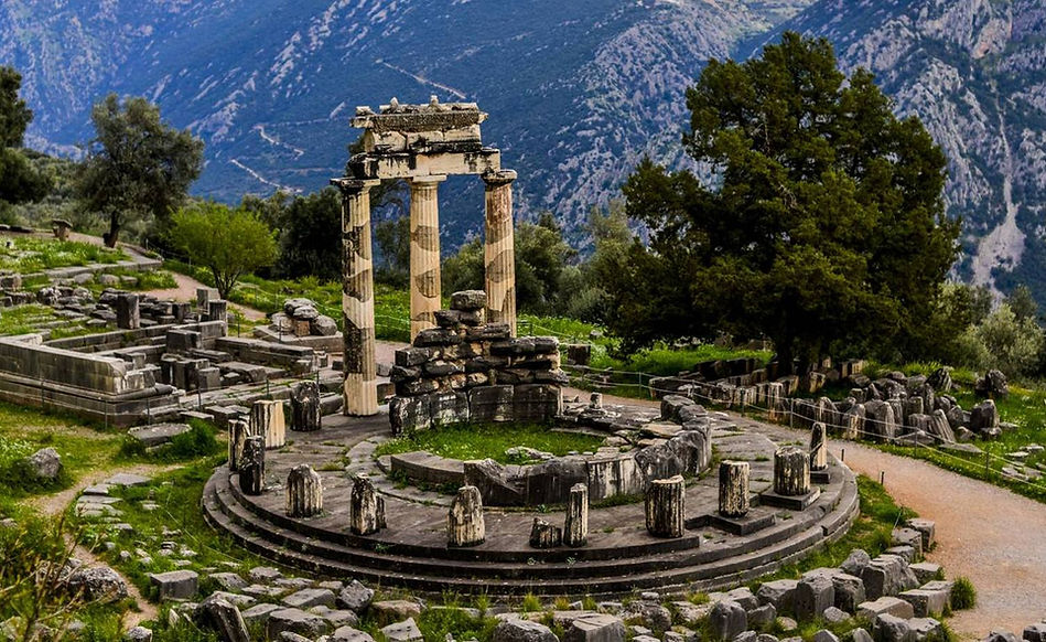 ΠΕΖΟΠΟΡΙΑ ΑΠΌ ΤΟΥΣ ΔΕΛΦΟΙ ΠΡΟΣ ΚΙΡΡΑ ΚΑΙ ΕΠΙΣΚΕΨΗ ΣΤΟΝ ΑΡΧΑΙΟΛΟΓΙΚΟ ΧΩΡΟ ΤΩΝ ΔΕΛΦΩΝ