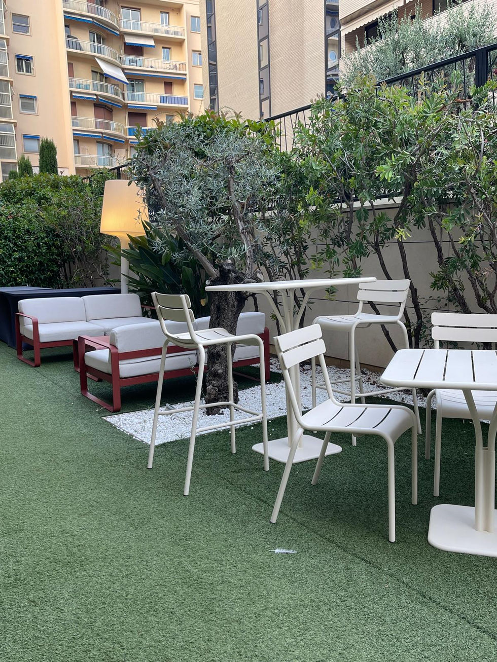 Rooftop aménagé avec vue mer sur la Côte d’Azur