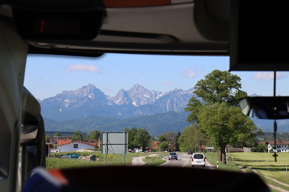 車窓から臨むドイツ・アルプス。