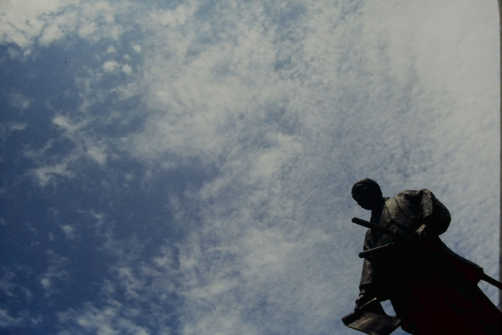 アカプルコの港近くの公園に立つ支倉常長の銅像。仙台と石巻にある、佐藤忠良製作のブロンズ像と同じ鋳型から作られた。