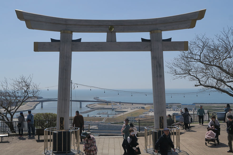 鹿島御児神社の鳥居からは太平洋を望める。