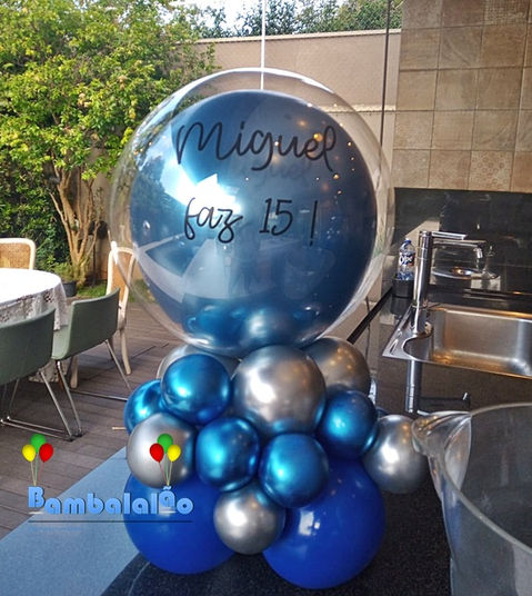 Arranjo de balão personalizado para mesa.