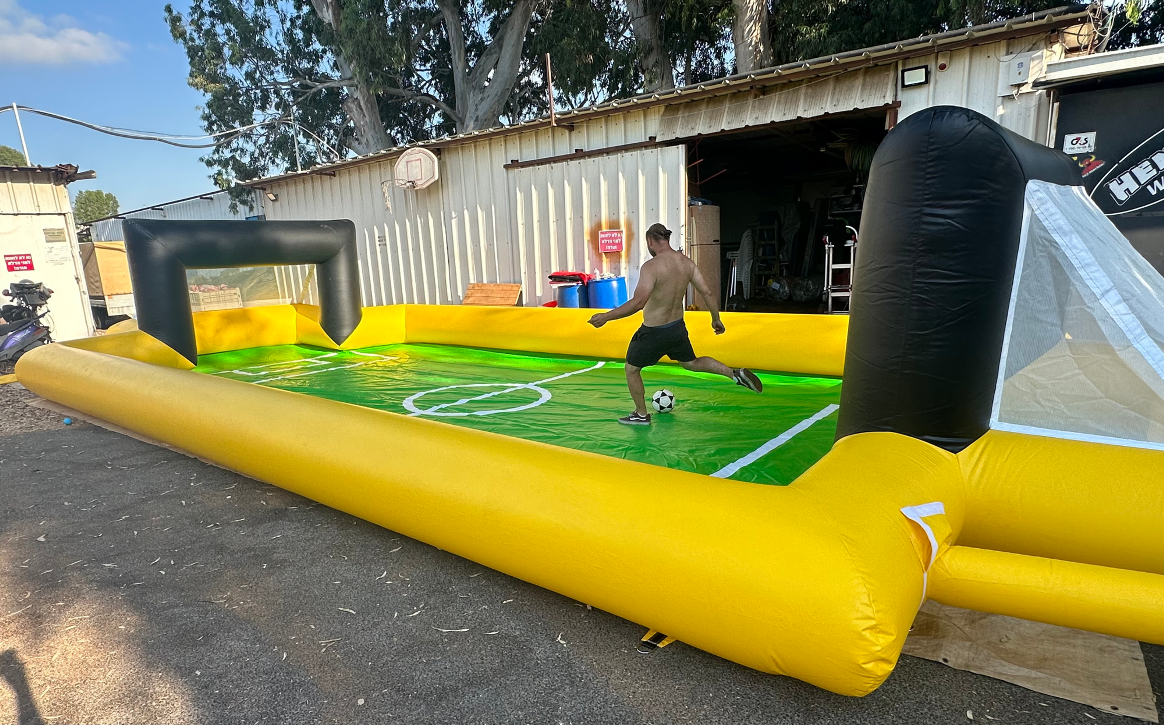 מגרש כדורגל מים