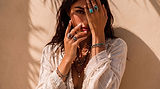 Expanding_image_of_woman_wearing…_202608251917.jpeg