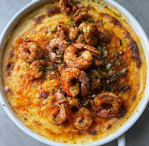 Creamy Cheese Grits Casserole, featuring rich, cheesy grits, crispy pancetta, and succulent blackened prawns, this indulgent dish is a show-stopping favorite.