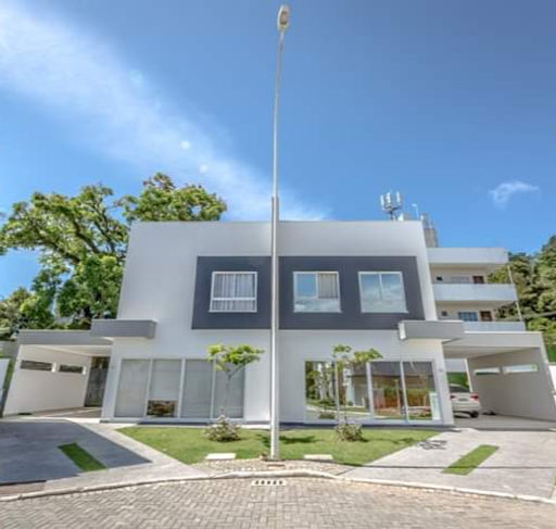 Casa a venda em Balneário Camboriú - Residencial Village dos Ipês