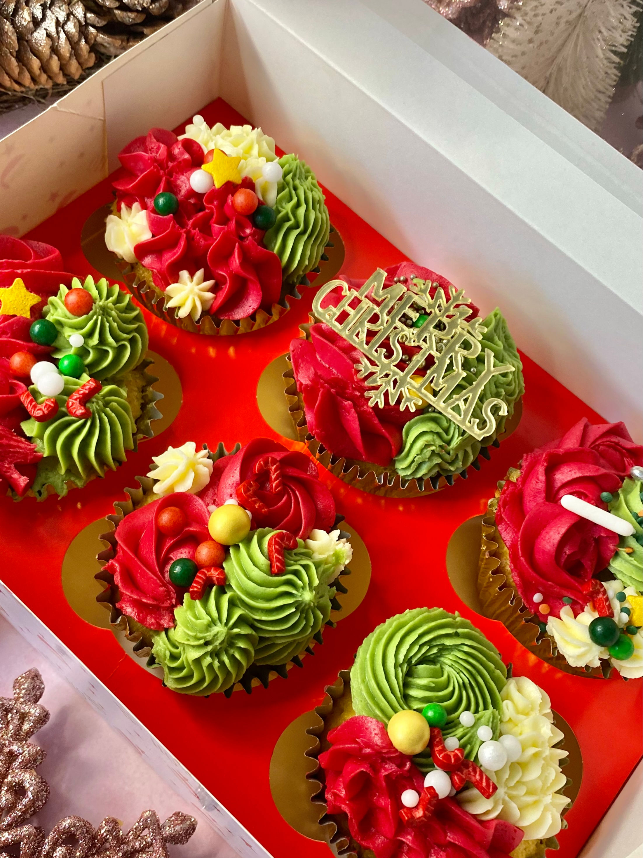 🤶Holly & Blush Cupcakes